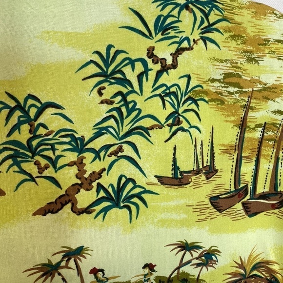 Vintage Hawaiian Holly Lane Button Down Graphic Shirt - Picture 4 of 10